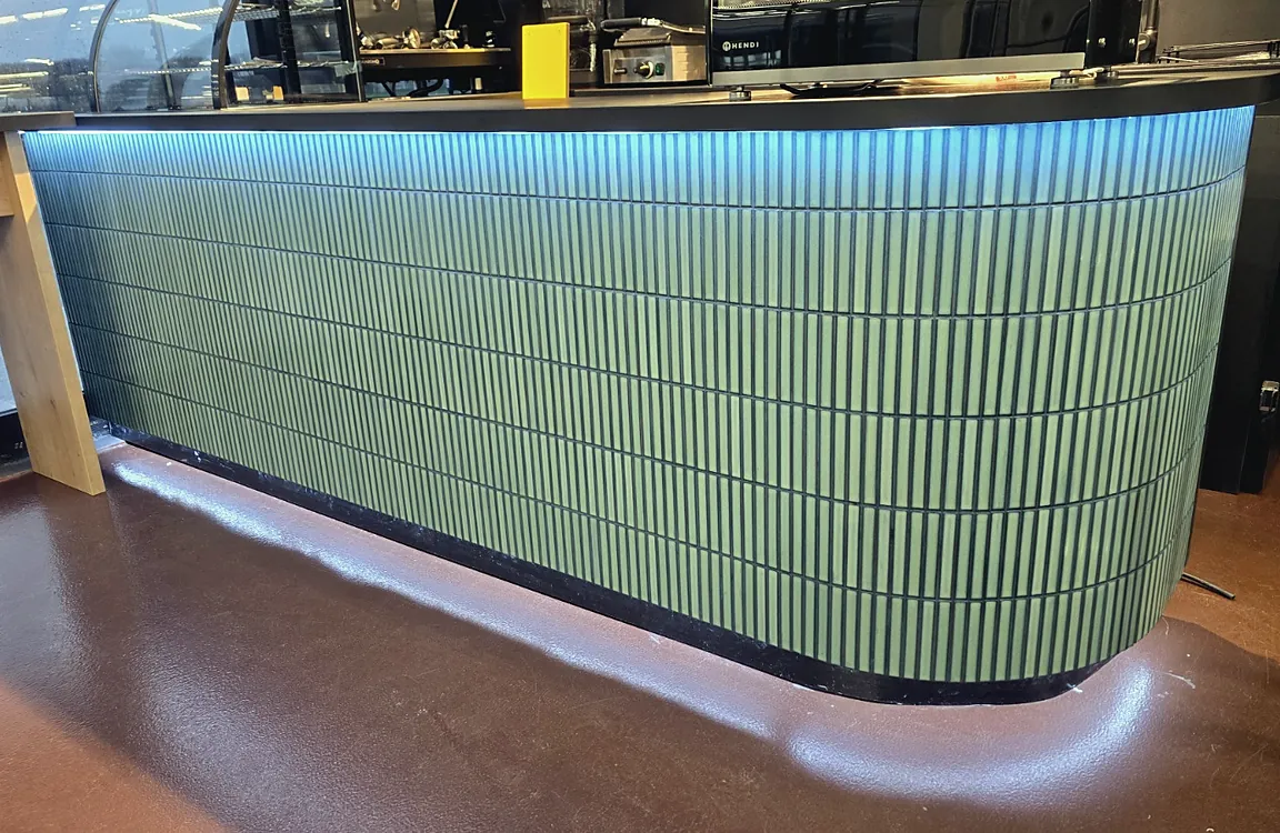Bar HoReCa cu front riflat și iluminare LED